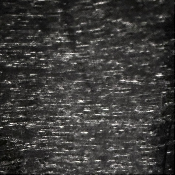 🌹VICTORIA SPORT LONG SLEEVE TEE - Picture 2 of 5